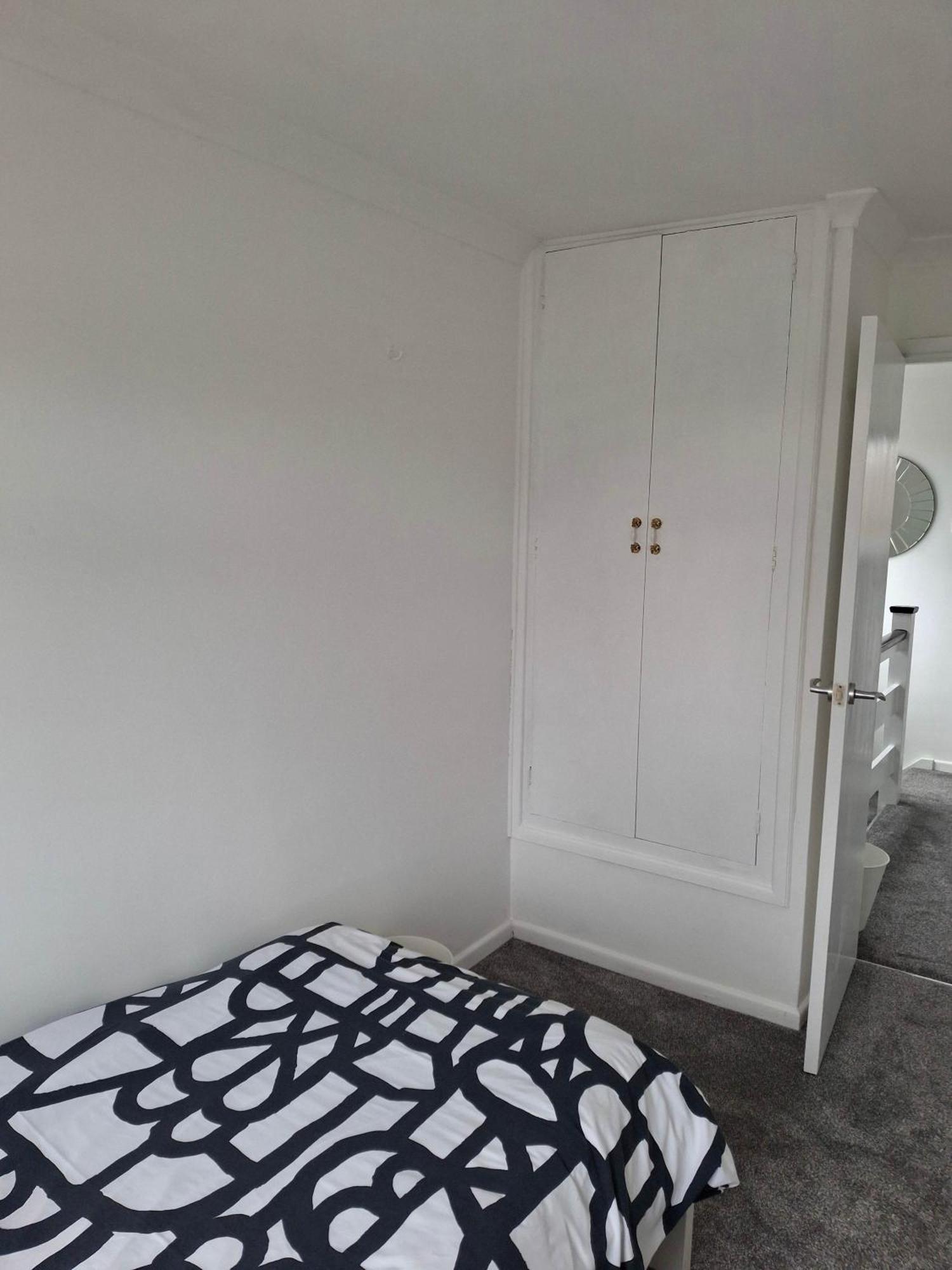 Nicely Decorated 3 Bedroom House Near Heathrow, London Staines-upon-Thames Bagian luar foto