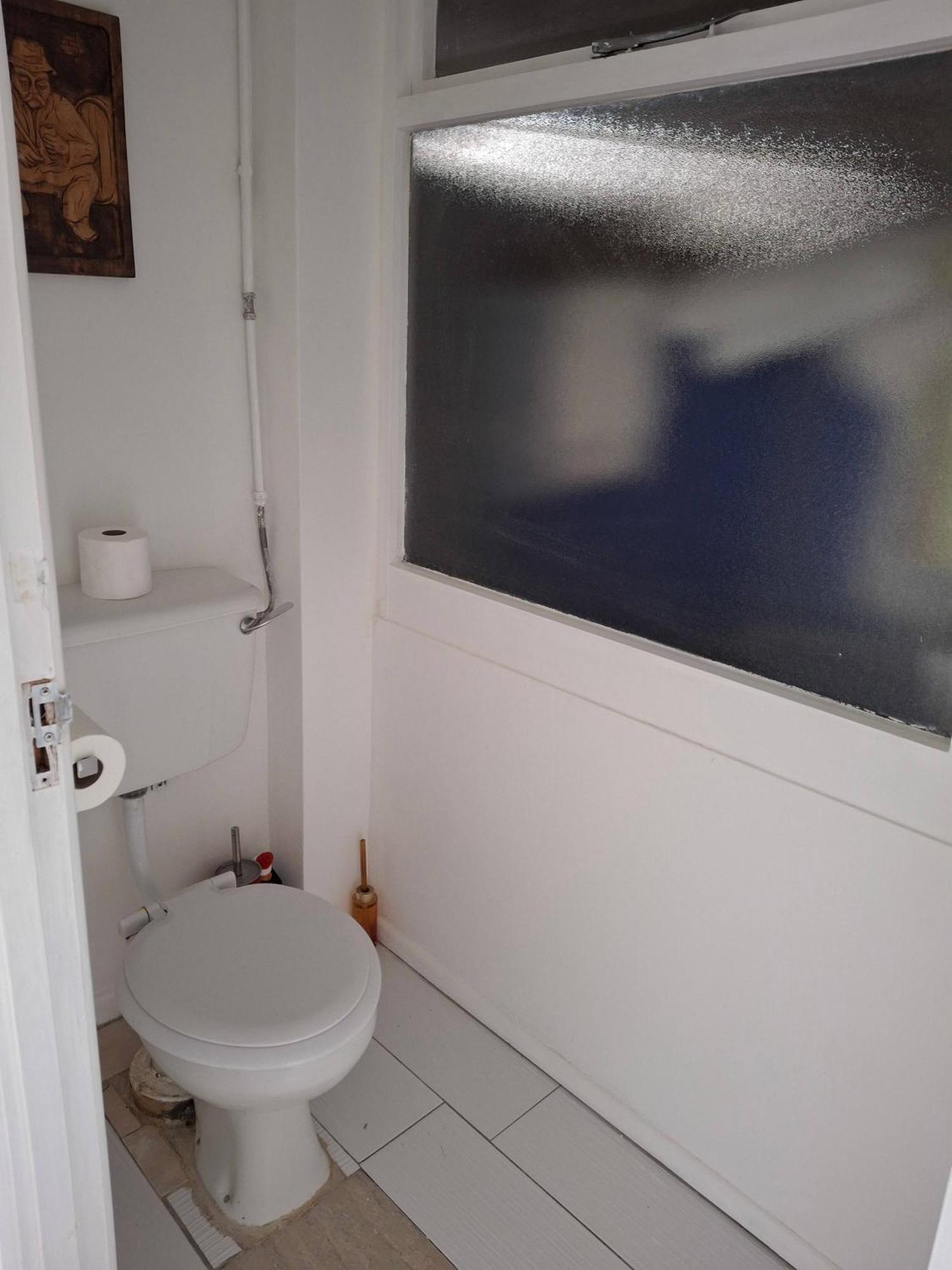Nicely Decorated 3 Bedroom House Near Heathrow, London Staines-upon-Thames Bagian luar foto