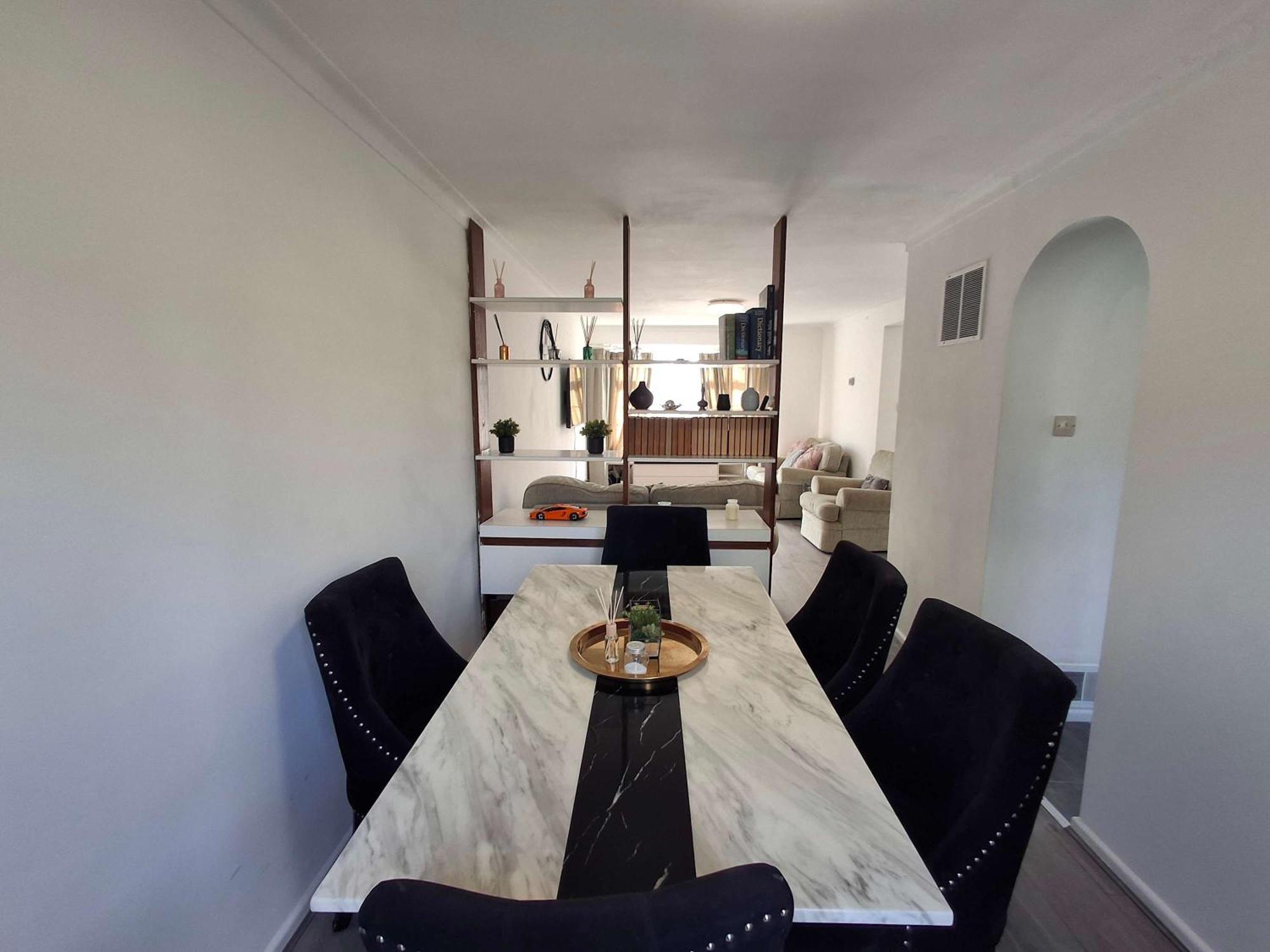 Nicely Decorated 3 Bedroom House Near Heathrow, London Staines-upon-Thames Bagian luar foto