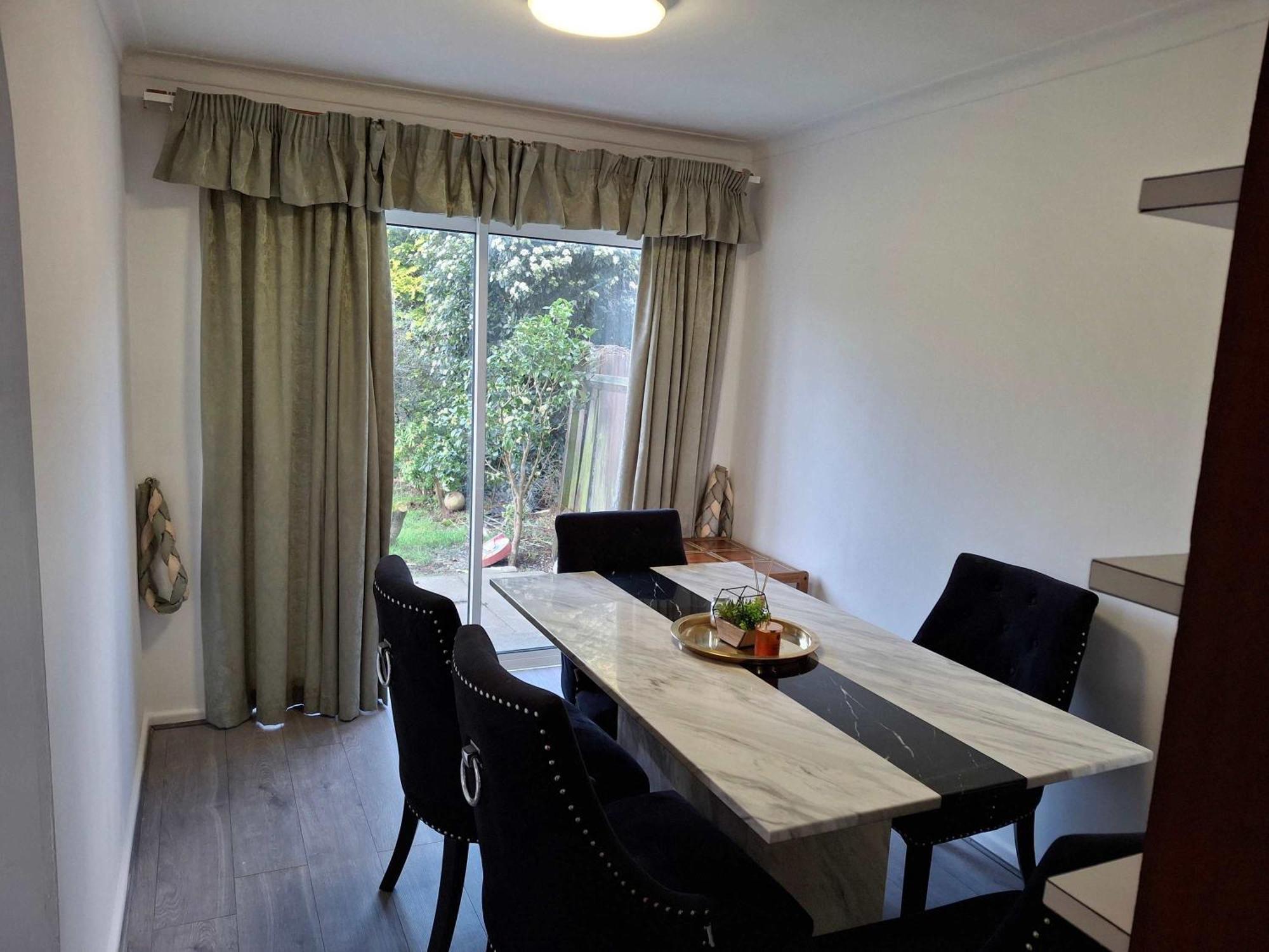 Nicely Decorated 3 Bedroom House Near Heathrow, London Staines-upon-Thames Bagian luar foto