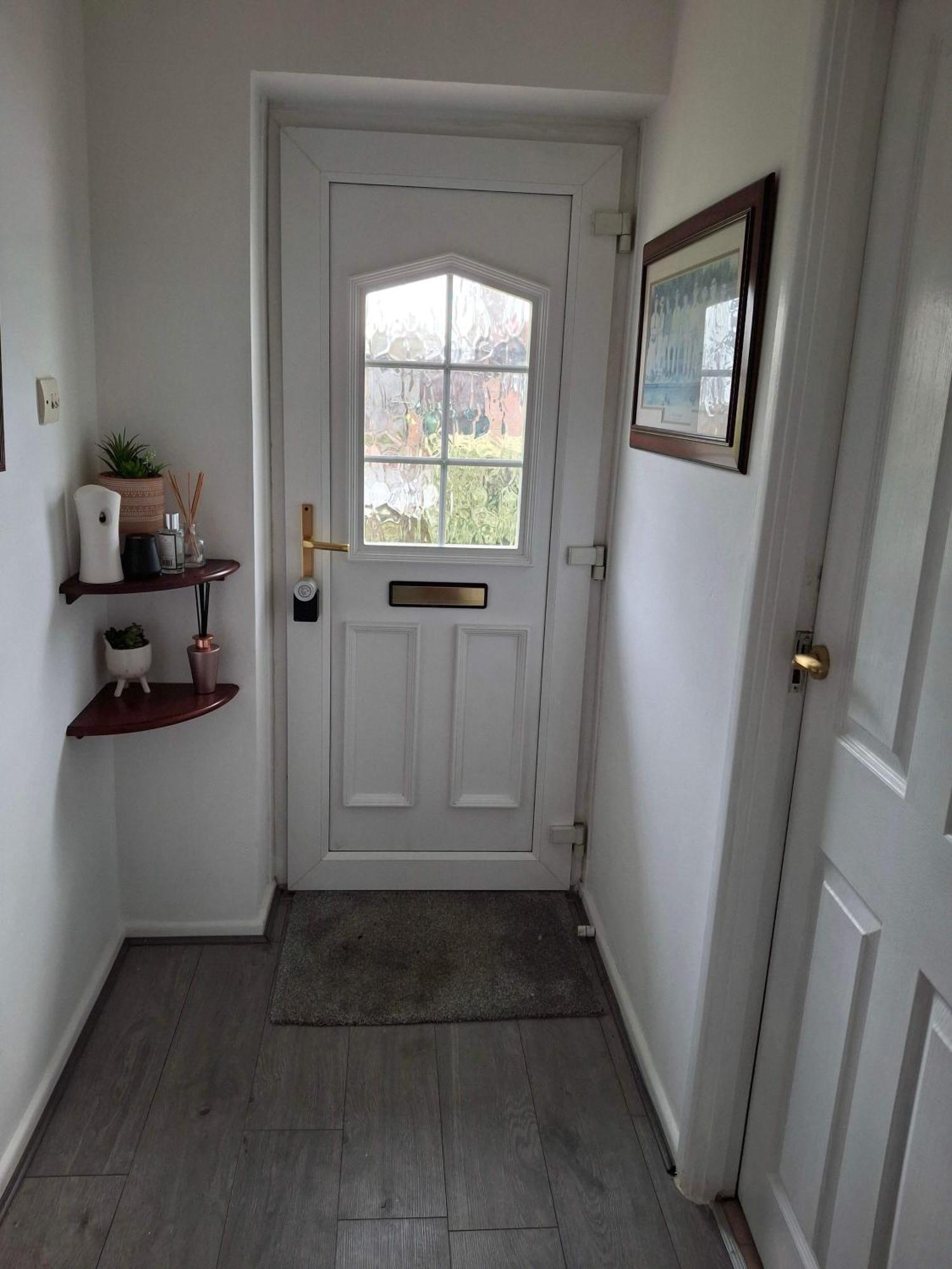 Nicely Decorated 3 Bedroom House Near Heathrow, London Staines-upon-Thames Bagian luar foto