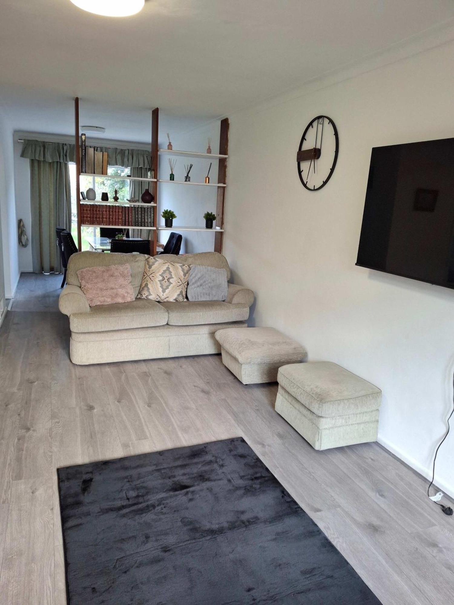 Nicely Decorated 3 Bedroom House Near Heathrow, London Staines-upon-Thames Bagian luar foto